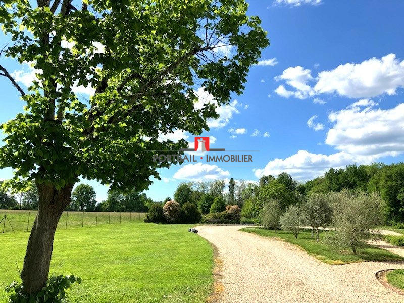 Maison - 400 m² - 12 pièces