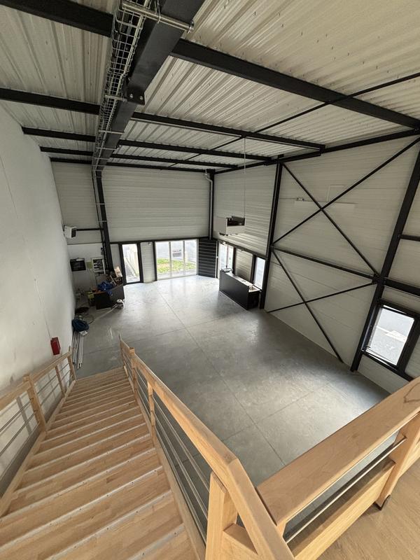 Local d'activités - 177 m²