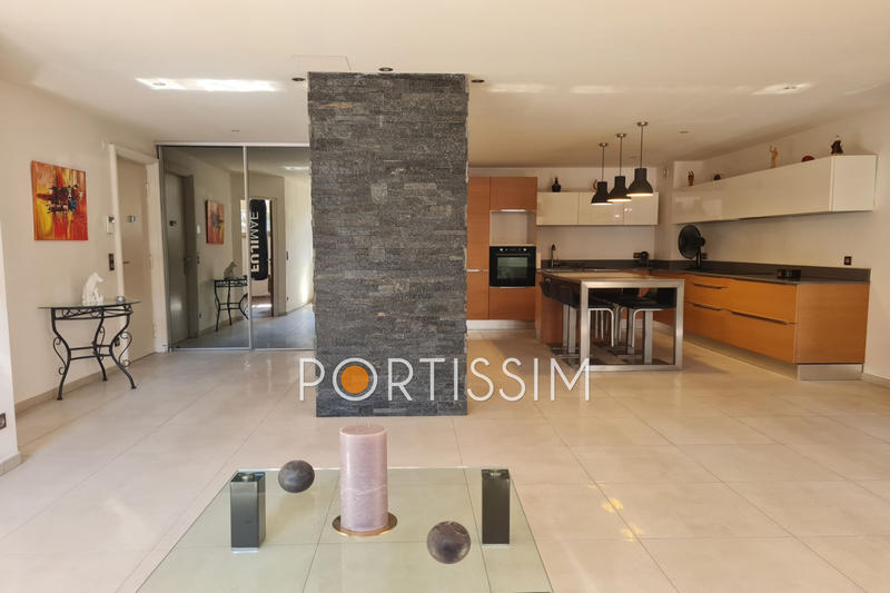 Appartement - 93 m² - 3 pièces