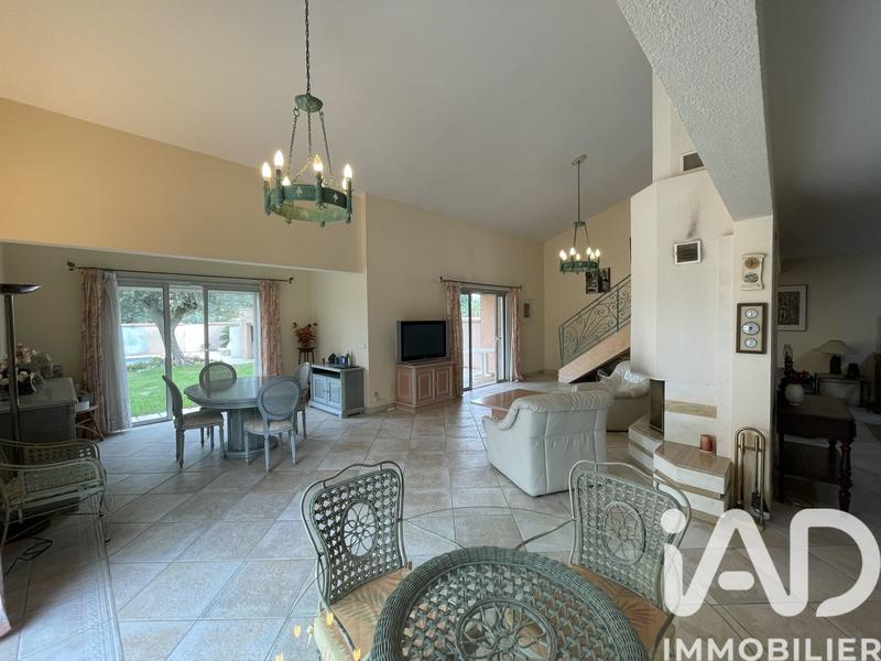 Maison - 240 m² - 9 pièces