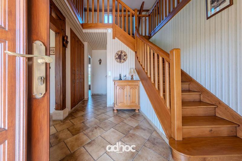 Maison traditionnelle - 180 m² - 8 pièces