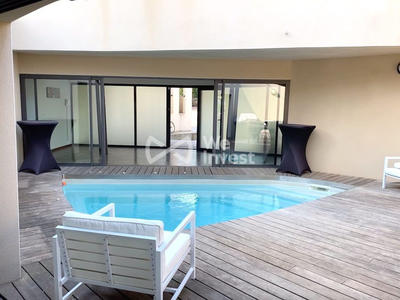 Maison contemporaine - 394 m² - 11 pièces