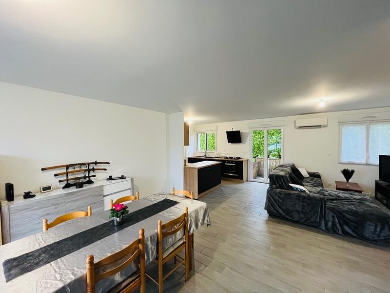 Maison - 90 m² - 5 pièces