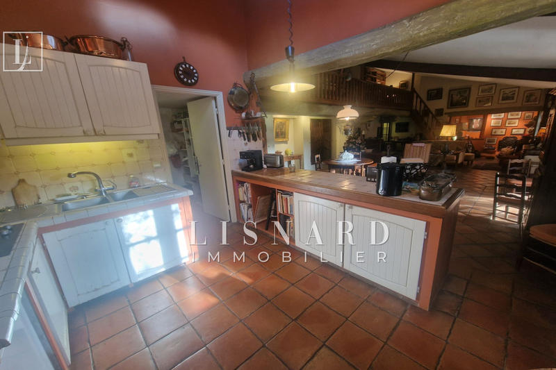 Maison - 220 m² - 5 pièces