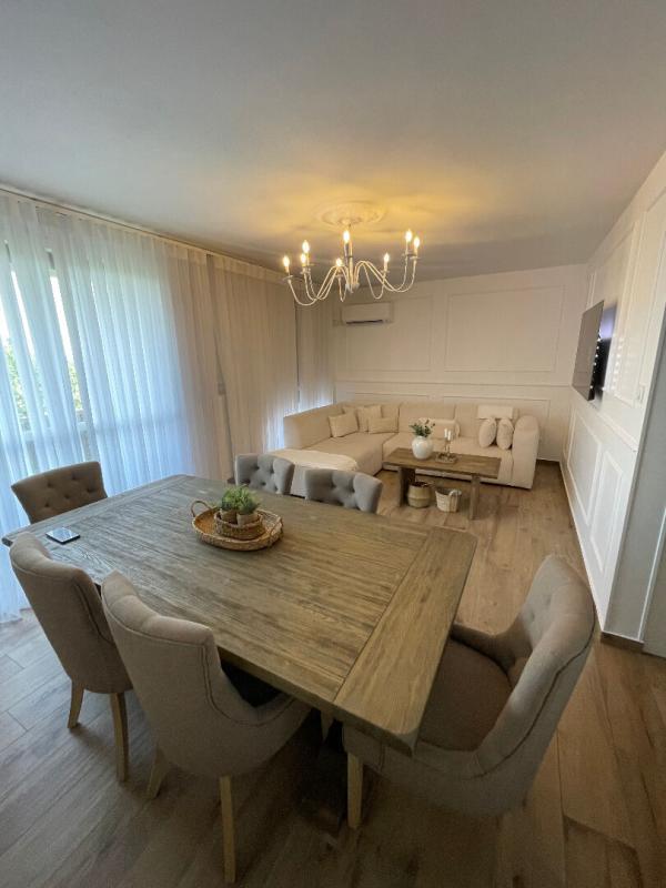 Appartement - 80 m² - 5 pièces