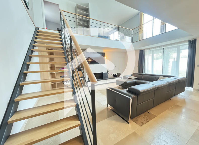 Maison - 231 m² - 5 pièces