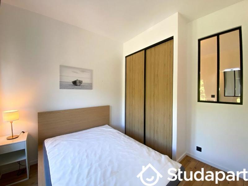 Chambre - 300 m² - 1 pièce