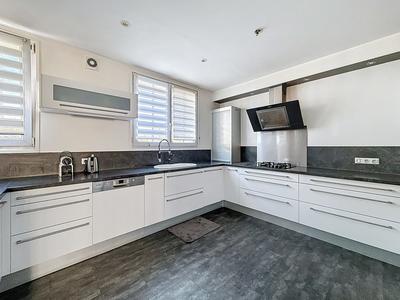 Maison - 220 m² - 7 pièces