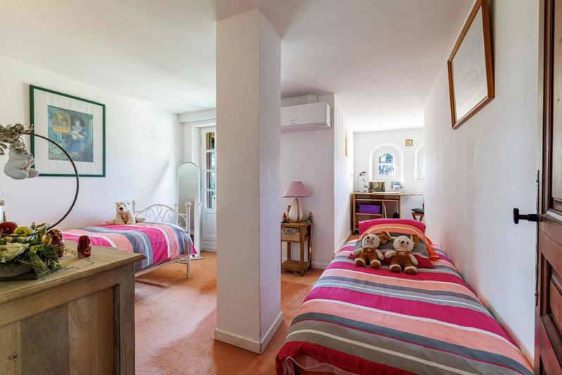 Propriété - 300 m² - 7 pièces