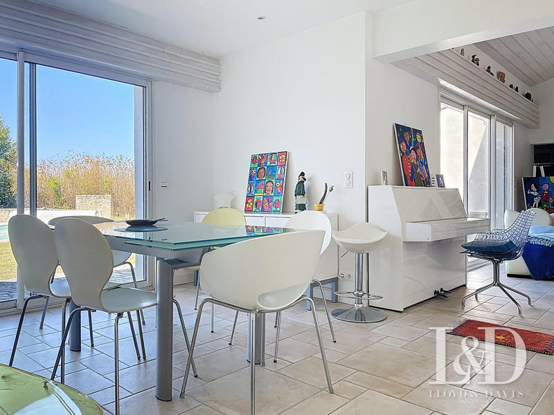 Maison - 203 m² - 6 pièces