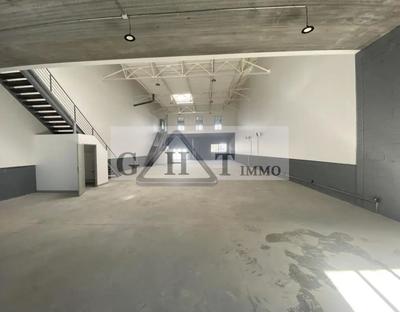 Entrepôt - 350 m²
