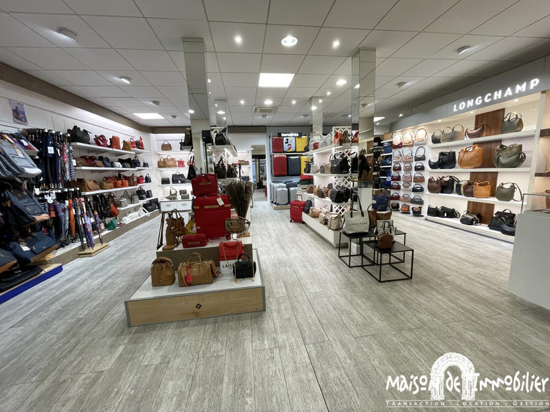 Local commercial - 124 m²