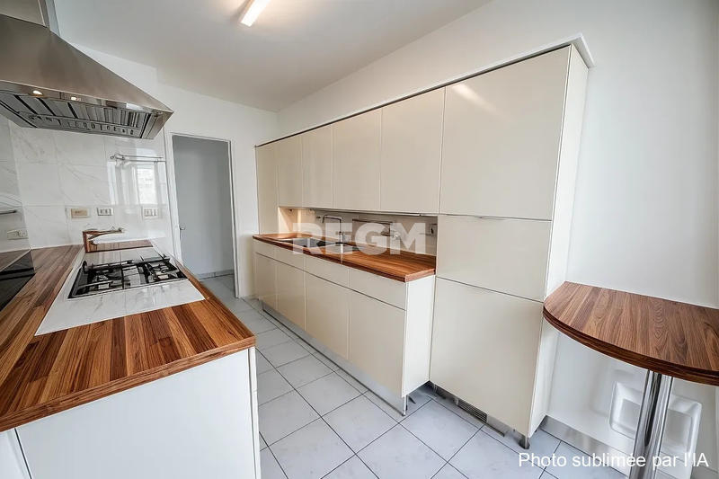 Appartement - 90 m² - 5 pièces
