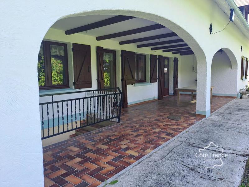 Maison - 250 m² - 7 pièces