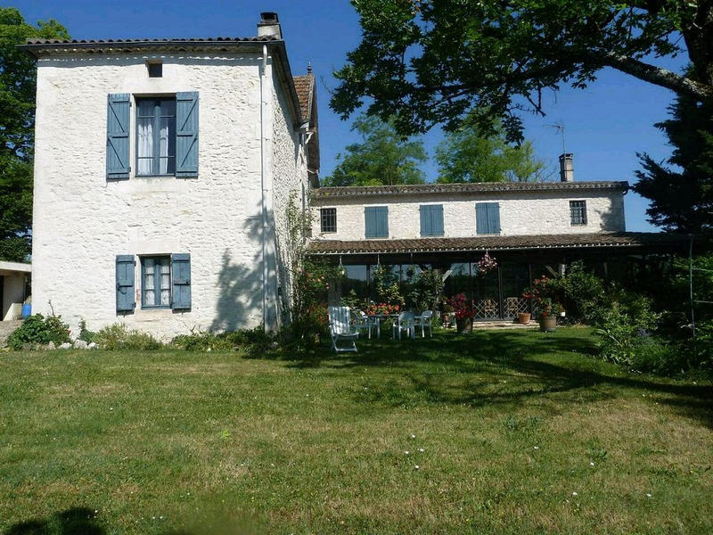 Maison - 275 m² - 13 pièces