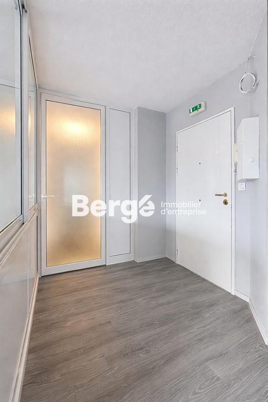 Bureau - 80 m² - 4 pièces