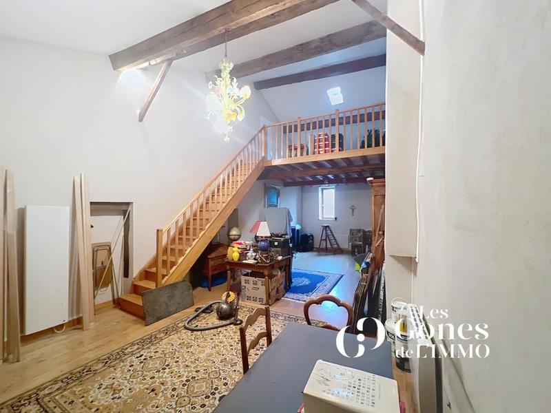 Appartement - 186 m² - 5 pièces