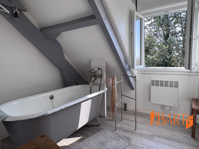 Maison traditionnelle - 194 m² - 8 pièces