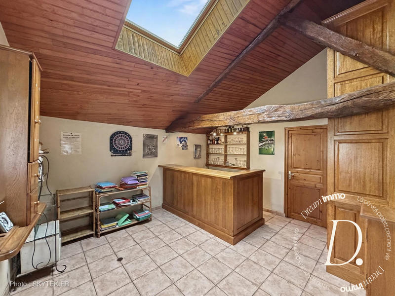 Maison - 280 m² - 6 pièces