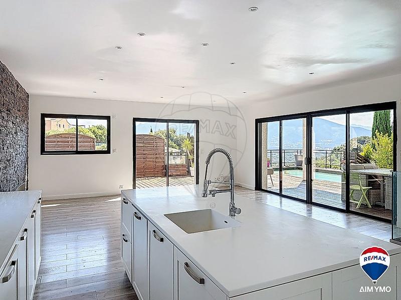 Villa - 196 m² - 6 pièces