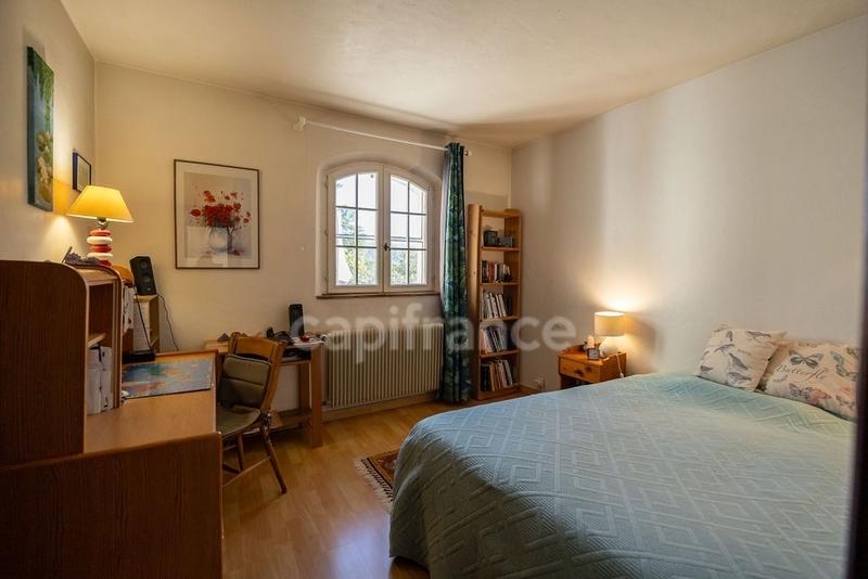 Maison - 202 m² - 7 pièces