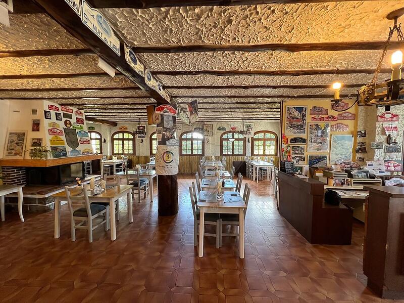 Appartement - 1 800 m² - 25 pièces