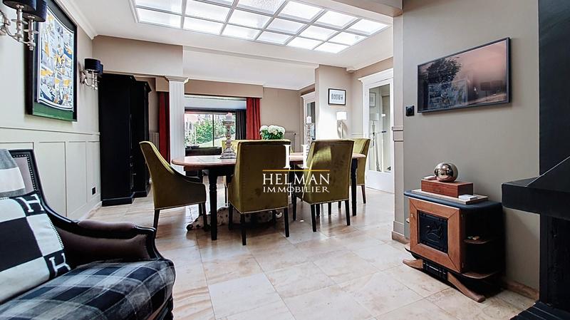 Maison - 221 m² - 10 pièces