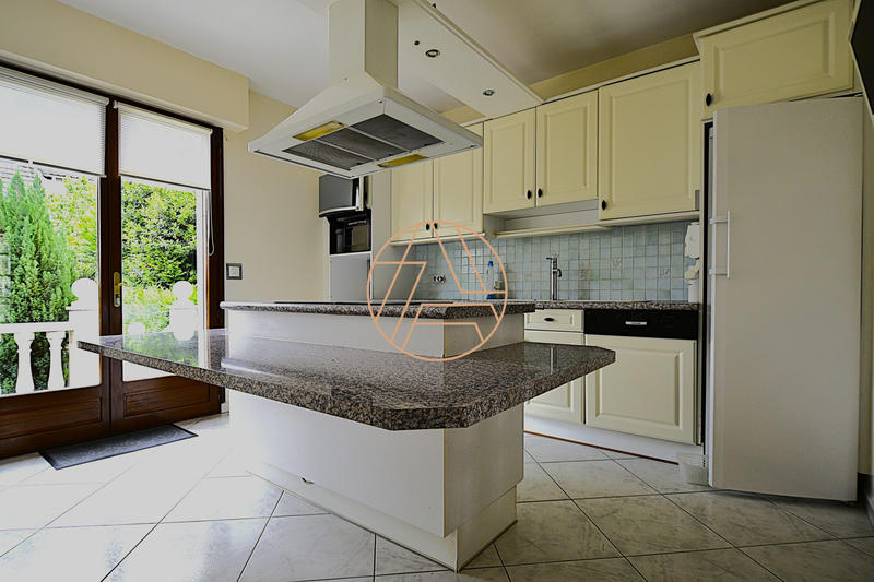 Maison traditionnelle - 160 m² - 7 pièces