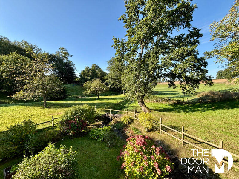 Propriété - 150 m² - 8 pièces