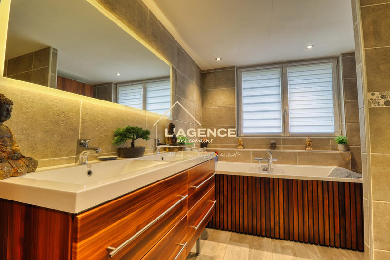 Maison - 165 m² - 7 pièces