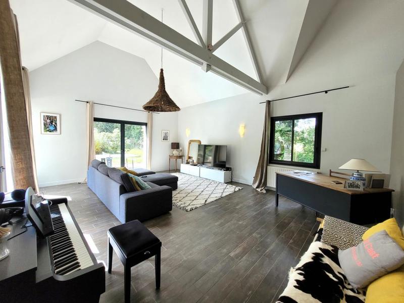 Maison - 250 m² - 11 pièces