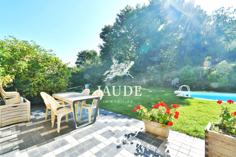 Maison - 221 m² - 10 pièces