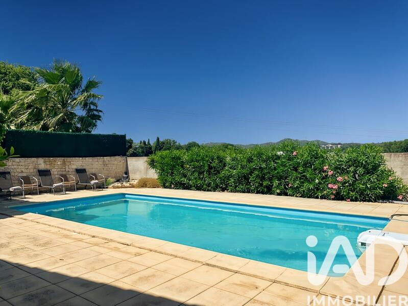 Maison - 241 m² - 8 pièces