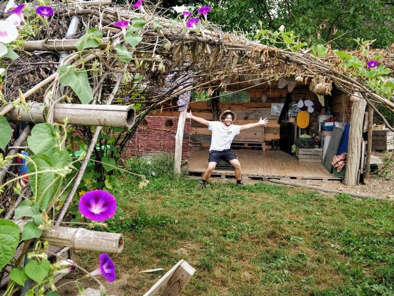 Jeux sur les graines et semis d'été, à la Cueillette de l'Aragnon