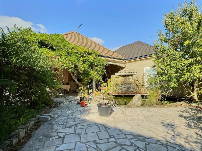 Maison - 257 m² - 9 pièces