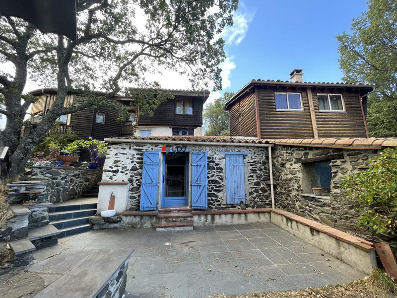 Mas - 90 m² - 9 pièces