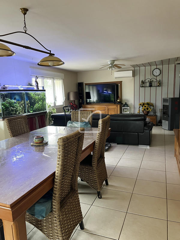 Maison - 205 m² - 8 pièces