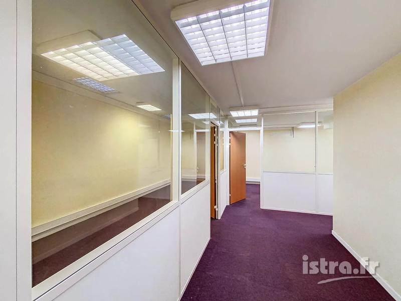 Local d'activités - 208 m² - 6 pièces