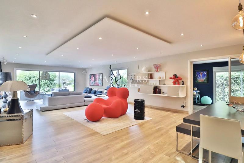 Maison - 300 m² - 10 pièces