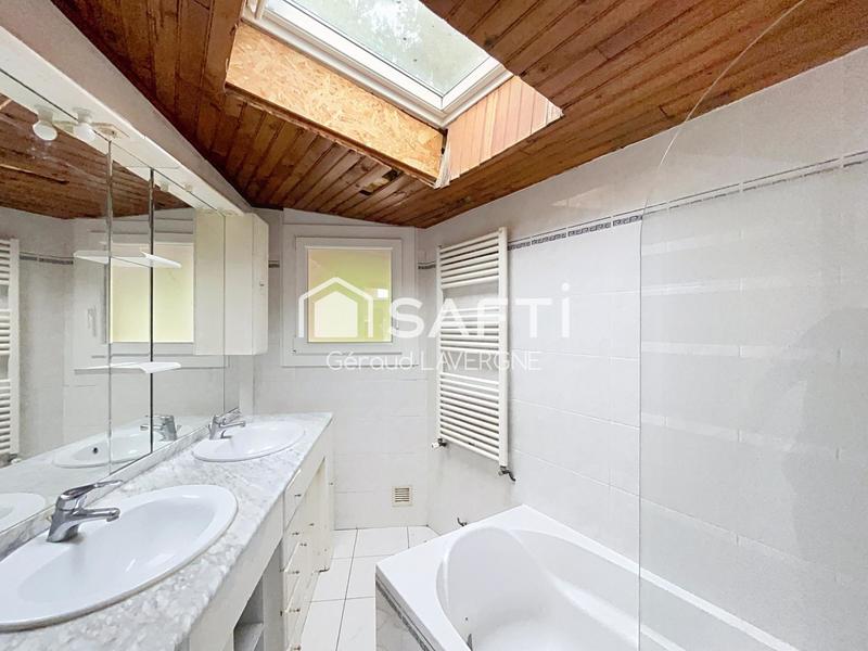 Maison - 218 m² - 7 pièces