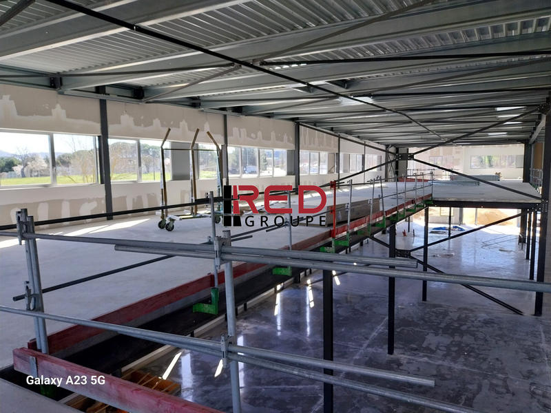 Entrepôt - 1 559 m²