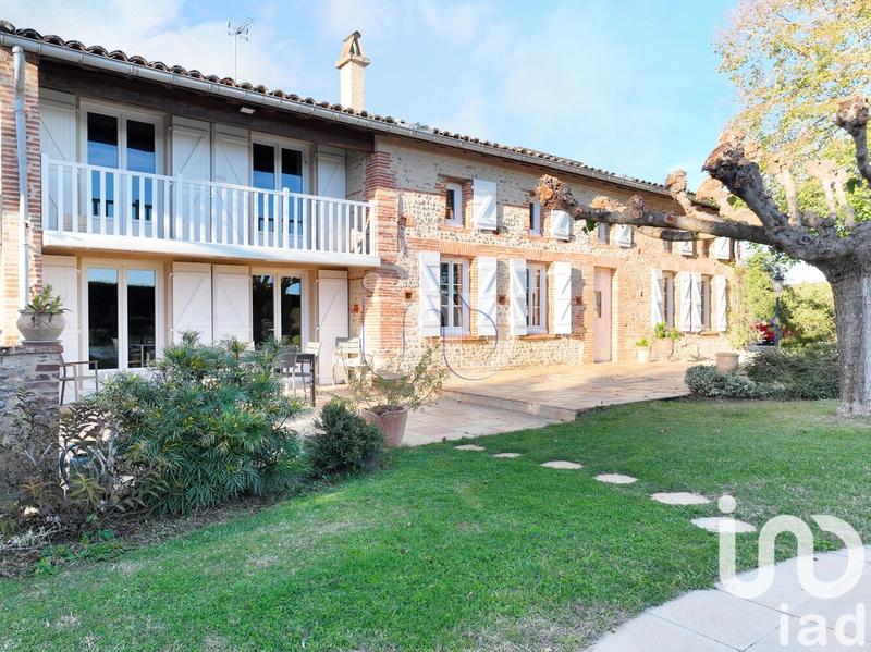 Maison - 242 m² - 6 pièces