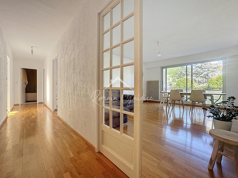 Appartement - 110 m² - 5 pièces