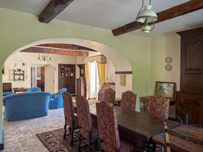 Maison - 529 m² - 18 pièces