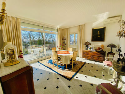 Maison - 238 m² - 9 pièces