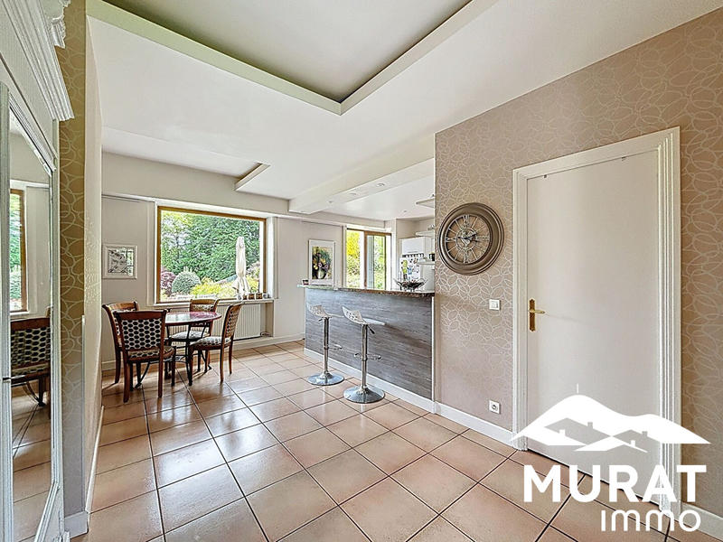 Maison - 242 m² - 9 pièces