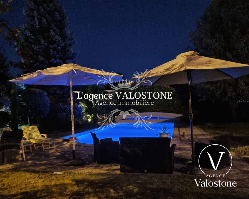 Maison traditionnelle - 206 m² - 7 pièces