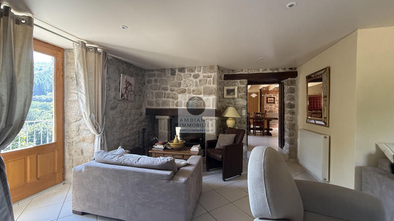 Maison - 218 m² - 7 pièces