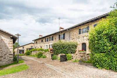 Maison - 1 791 m² - 39 pièces