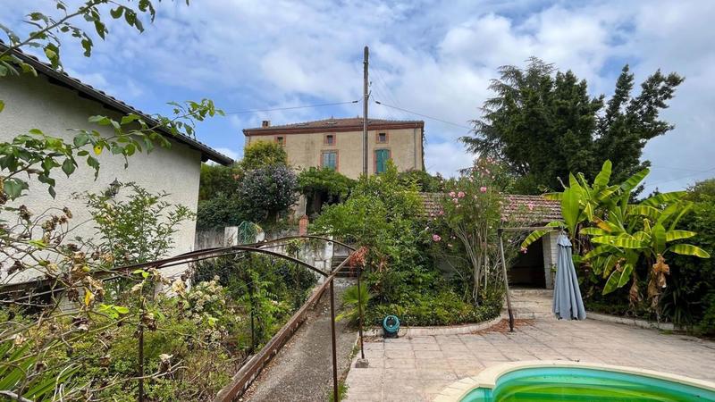 Maison - 300 m² - 7 pièces